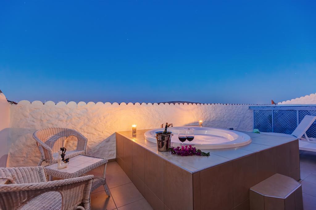 Lale Lodge Hotel Alacati Exterior photo