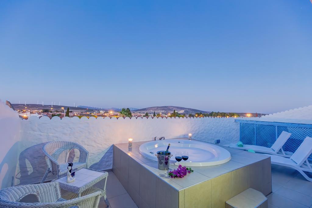 Lale Lodge Hotel Alacati Exterior photo